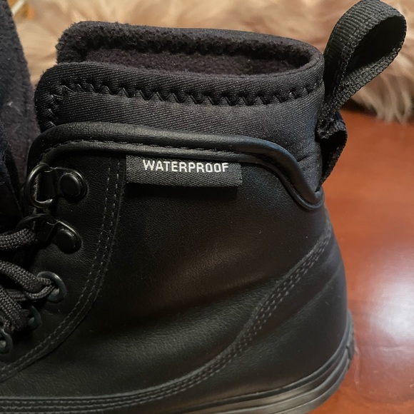 Converse All Star Black High-Top Chuck Taylor high top waterproof leather boots - Picture 8 of 10